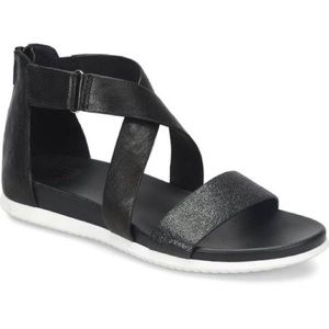 Comfy Black strapped flat Sandals size 8